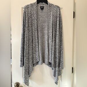 bobeau Gray Leopard Print Open-Front Cardigan